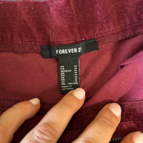 Forever 21 Burgundy/Maroon Velvet Frayed Hem Mini Skirt.  Sz M - Picture 4 of 6